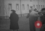 Immagine di I rifugiati tedeschi Germania, 1953, secondo 53 filmato di repertorio 65675045315