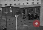 Immagine di I rifugiati tedeschi Germania, 1953, secondo 61 filmato di repertorio 65675045315