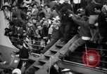Standbild Menschen am Hafen Naher Osten, 1953, aus Sekunde 25 historischem Filmmaterial Videoclip 65675045316