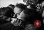 Standbild Menschen am Hafen Naher Osten, 1953, aus Sekunde 29 historischem Filmmaterial Videoclip 65675045316