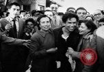 Standbild Menschen am Hafen Naher Osten, 1953, aus Sekunde 31 historischem Filmmaterial Videoclip 65675045316