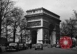 Standbild Laniel und Pleven Begegnung wütende Menschenmenge Paris Frankreich, 1954, aus Sekunde 3 historischem Filmmaterial Videoclip 65675045317