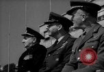 Standbild US-Admiral William M Fechteler Neapel Italien, 1954, aus Sekunde 16 historischem Filmmaterial Videoclip 65675045320