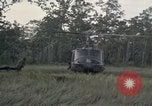Standbild USA1st Kavallerie Division Vietnam, 1965, aus Sekunde 20 historischem Filmmaterial Videoclip 65675045328