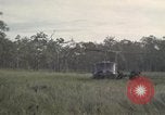 Standbild USA1st Kavallerie Division Vietnam, 1965, aus Sekunde 29 historischem Filmmaterial Videoclip 65675045328