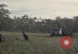 Standbild USA1st Kavallerie Division Vietnam, 1965, aus Sekunde 34 historischem Filmmaterial Videoclip 65675045328