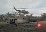 Standbild USA1st Kavallerie Division Vietnam, 1965, aus Sekunde 49 historischem Filmmaterial Videoclip 65675045328