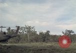 Standbild USA1st Kavallerie Division Vietnam, 1965, aus Sekunde 56 historischem Filmmaterial Videoclip 65675045328