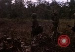 Standbild USA1st Kavallerie Division Vietnam, 1965, aus Sekunde 13 historischem Filmmaterial Videoclip 65675045329