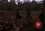 Standbild USA1st Kavallerie Division Vietnam, 1965, aus Sekunde 14 historischem Filmmaterial Videoclip 65675045329