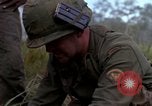 Standbild USA1st Kavallerie Division Vietnam, 1965, aus Sekunde 27 historischem Filmmaterial Videoclip 65675045330