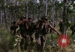 Standbild USA1st Kavallerie Division Vietnam, 1965, aus Sekunde 12 historischem Filmmaterial Videoclip 65675045331