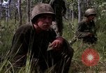 Standbild USA1st Kavallerie Division Vietnam, 1965, aus Sekunde 32 historischem Filmmaterial Videoclip 65675045331