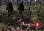 Standbild USA1st Kavallerie Division Vietnam, 1965, aus Sekunde 45 historischem Filmmaterial Videoclip 65675045331