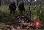 Standbild USA1st Kavallerie Division Vietnam, 1965, aus Sekunde 46 historischem Filmmaterial Videoclip 65675045331