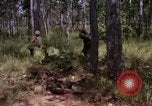 Standbild USA1st Kavallerie Division Vietnam, 1965, aus Sekunde 59 historischem Filmmaterial Videoclip 65675045331