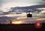 Standbild USA1st Kavallerie Division Vietnam, 1965, aus Sekunde 19 historischem Filmmaterial Videoclip 65675045333