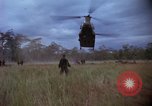 Standbild USA1st Kavallerie Division Vietnam, 1965, aus Sekunde 4 historischem Filmmaterial Videoclip 65675045334
