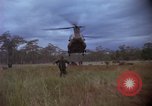 Standbild USA1st Kavallerie Division Vietnam, 1965, aus Sekunde 8 historischem Filmmaterial Videoclip 65675045334