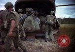 Standbild USA1st Kavallerie Division Vietnam, 1965, aus Sekunde 53 historischem Filmmaterial Videoclip 65675045334