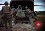 Standbild USA1st Kavallerie Division Vietnam, 1965, aus Sekunde 56 historischem Filmmaterial Videoclip 65675045334