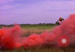 Immagine di 173Rd Brigata Aerea Il Vietnam, 1966, secondo 6 filmato di repertorio 65675045337