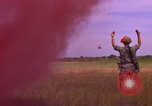 Immagine di 173Rd Brigata Aerea Il Vietnam, 1966, secondo 16 filmato di repertorio 65675045337