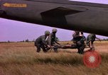 Immagine di 173Rd Brigata Aerea Il Vietnam, 1966, secondo 36 filmato di repertorio 65675045337