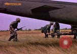 Immagine di 173Rd Brigata Aerea Il Vietnam, 1966, secondo 38 filmato di repertorio 65675045337