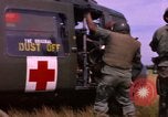 Immagine di 173Rd Brigata Aerea Il Vietnam, 1966, secondo 45 filmato di repertorio 65675045337