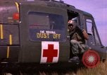 Immagine di 173Rd Brigata Aerea Il Vietnam, 1966, secondo 56 filmato di repertorio 65675045337