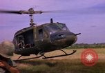 Immagine di 173Rd Brigata Aerea Il Vietnam, 1966, secondo 46 filmato di repertorio 65675045338