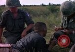 Immagine di 173Rd Brigata Aerea Il Vietnam, 1966, secondo 60 filmato di repertorio 65675045339