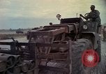 Standbild 173rd Airborne Brigade Vietnam, 1966, aus Sekunde 18 historischem Filmmaterial Videoclip 65675045348