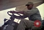 Standbild 173rd Airborne Brigade Vietnam, 1966, aus Sekunde 36 historischem Filmmaterial Videoclip 65675045348