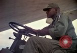 Standbild 173rd Airborne Brigade Vietnam, 1966, aus Sekunde 37 historischem Filmmaterial Videoclip 65675045348