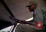 Standbild 173rd Airborne Brigade Vietnam, 1966, aus Sekunde 42 historischem Filmmaterial Videoclip 65675045348