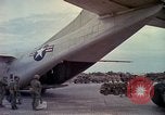 Standbild 173rd Airborne Brigade Vietnam, 1966, aus Sekunde 55 historischem Filmmaterial Videoclip 65675045348