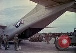 Standbild 173rd Airborne Brigade Vietnam, 1966, aus Sekunde 56 historischem Filmmaterial Videoclip 65675045348