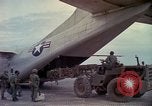 Standbild 173rd Airborne Brigade Vietnam, 1966, aus Sekunde 58 historischem Filmmaterial Videoclip 65675045348