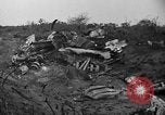 Image De l'écrasement du numéro 42-65283 B-29 Tinian île Îles Mariannes, 1945, de la seconde 33 séquences d'archives historiques vidéo 65675045365
