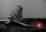 Image De l'écrasement du numéro 42-65283 B-29 Tinian île Îles Mariannes, 1945, de la seconde 46 séquences d'archives historiques vidéo 65675045365