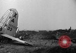 Image De l'écrasement du numéro 42-65283 B-29 Tinian île Îles Mariannes, 1945, de la seconde 51 séquences d'archives historiques vidéo 65675045365