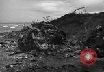 Standbild B-29 Crash Insel Tinian Marianen, 1945, aus Sekunde 10 historischem Filmmaterial Videoclip 65675045366