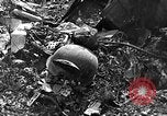 Standbild B-29 Crash Insel Tinian Marianen, 1945, aus Sekunde 33 historischem Filmmaterial Videoclip 65675045366