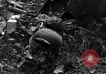 Standbild B-29 Crash Insel Tinian Marianen, 1945, aus Sekunde 39 historischem Filmmaterial Videoclip 65675045366
