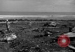 Standbild B-29 Crash Insel Tinian Marianen, 1945, aus Sekunde 52 historischem Filmmaterial Videoclip 65675045366