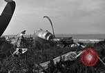 Standbild B-29 Crash Insel Tinian Marianen, 1945, aus Sekunde 20 historischem Filmmaterial Videoclip 65675045367
