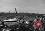 Standbild B-29 Crash Insel Tinian Marianen, 1945, aus Sekunde 56 historischem Filmmaterial Videoclip 65675045367