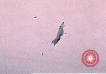 Standbild F-4J Absturz nach Piloten Sicher auswerfen Saint Louis Missouri USA, 1968, aus Sekunde 8 historischem Filmmaterial Videoclip 65675045369